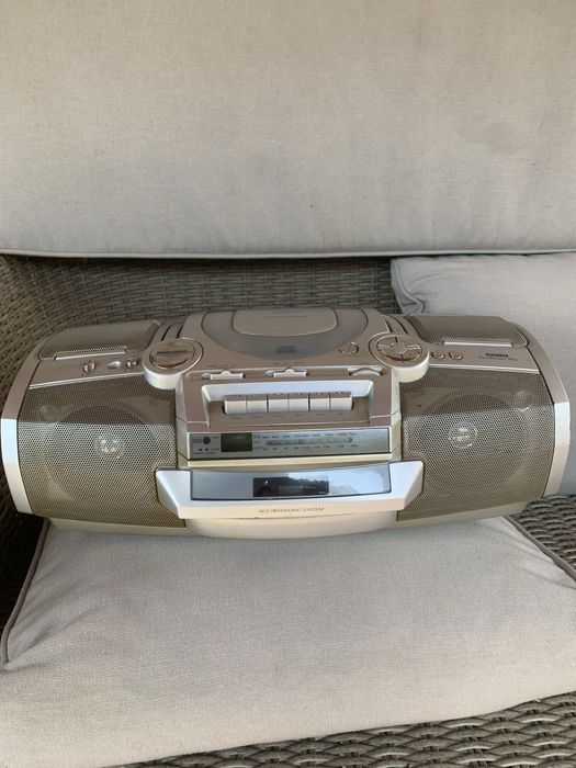 Sistem audio casetofon CD radio UNITED