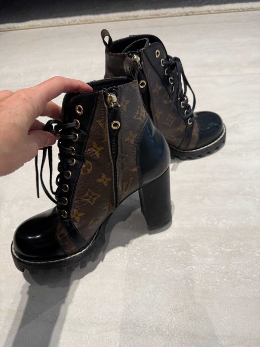 Louis Vuitton- боти перфектно качество.