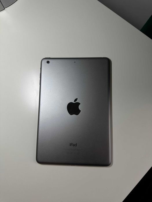 Vând iPad Mini 2 Retina Wi-Fi, 16 GB, Gri Stelar