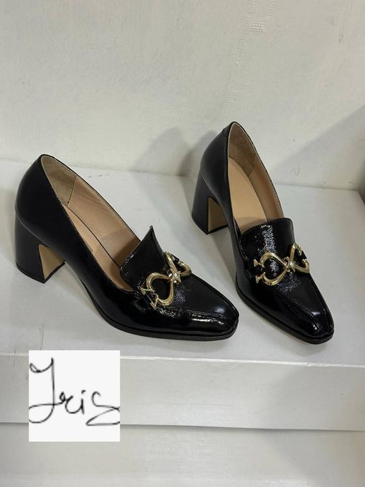 Коженные новые туфли 37 размера Турция