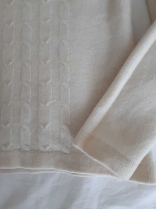 Дамски вълнени пуловери -  бял - S/М - 1 бр, сив - М - 1 бр.