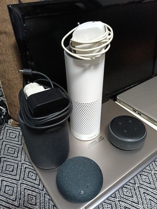 Vând boxe Amazon și Google