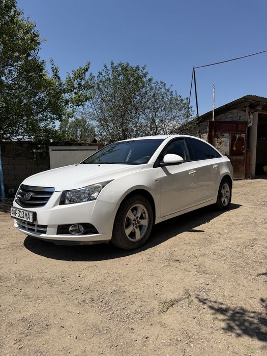 Lacetti Cruze sotiladi.
