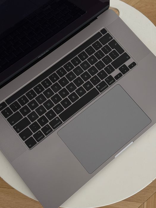 Macbook Pro 2019 i9 2.3 GHz 16" 1TB