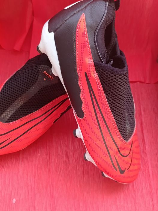 Бутонки Adidas Predator/36 и Nike Phantom/38