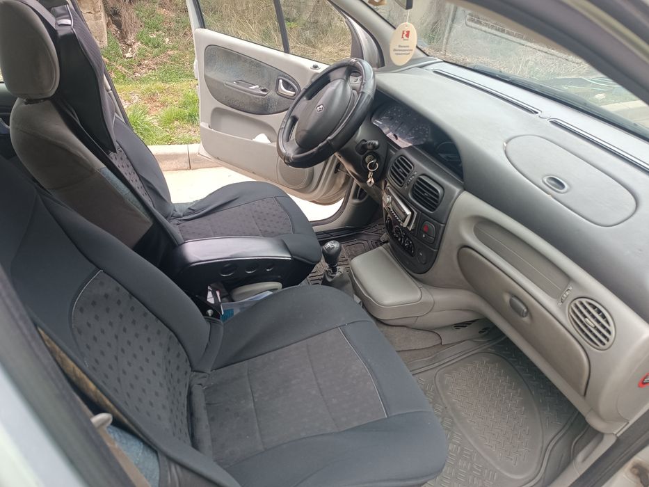 Продавам Renault Scenic Megan II