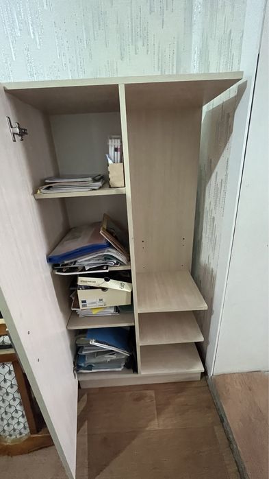 Продам шкаф книжный