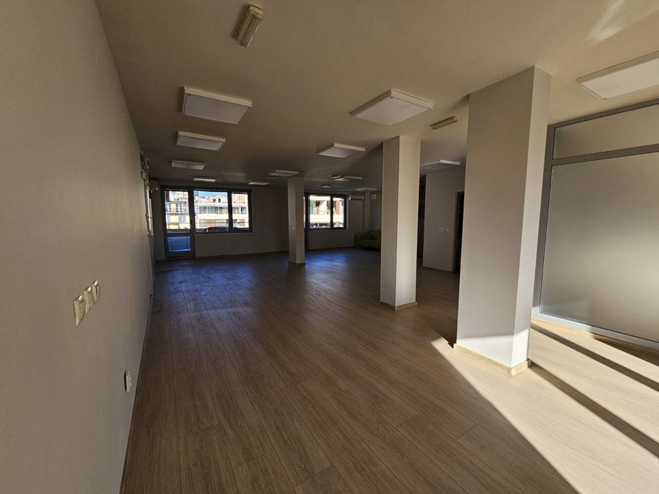 Дава се под наем Офис в София, Банишора - 149 кв.м за 1300 € - Снимка #1