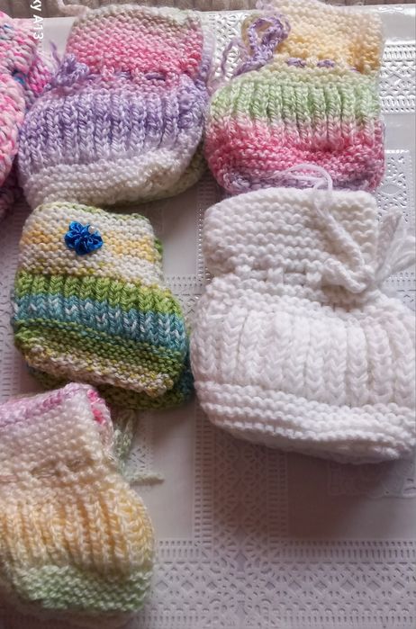 Предлагам бебешки терлички и калцуни