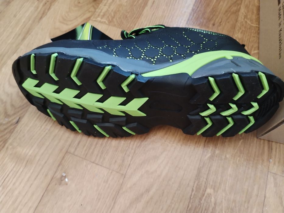 Рабочие кроссовки