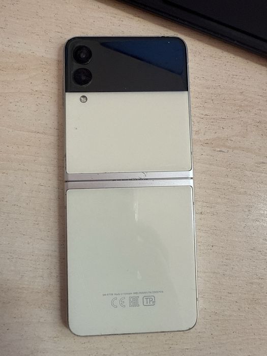 Самсунг з флип 3