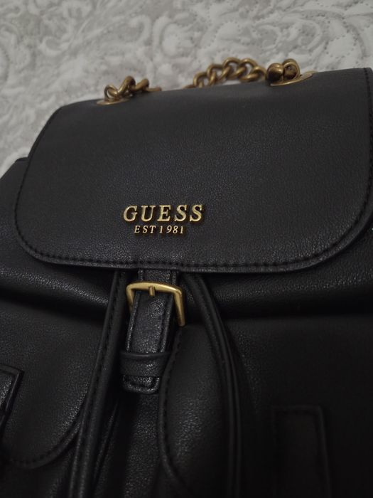 Дамска раница Guess