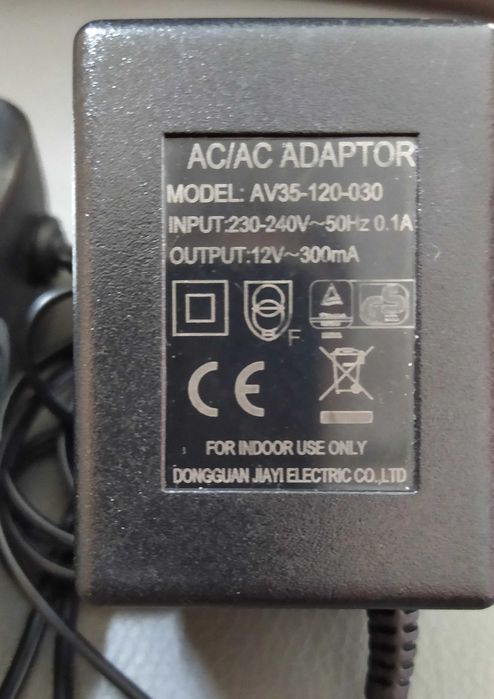 Set din 1 Pompă de aer + 1 Adaptoar 12 V ( am 2 seturi )