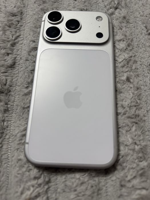 Iphone 17 pro silver