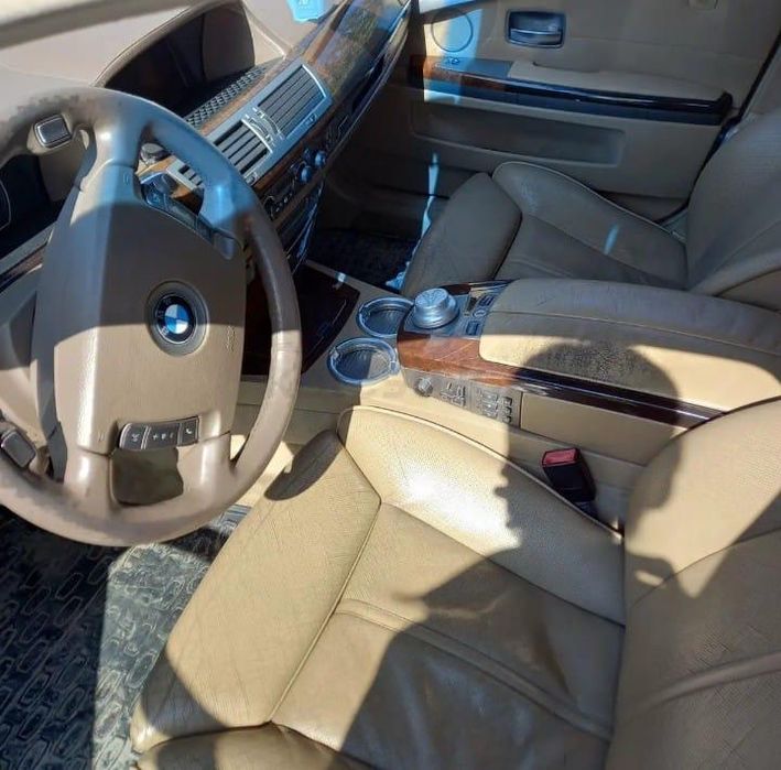 Продам машину BMW 760L