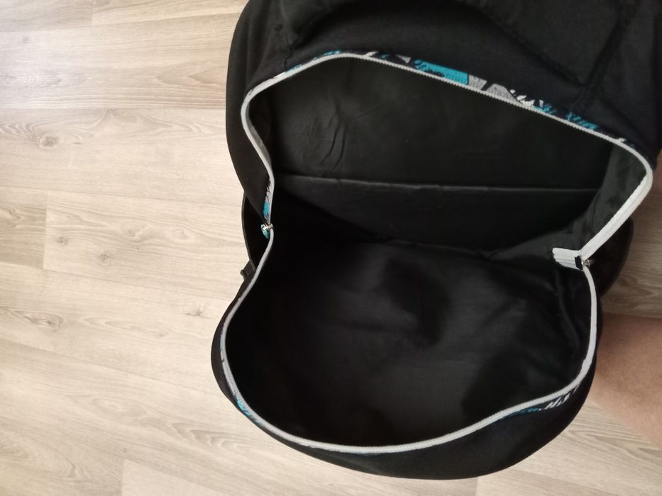 Продам рюкзак школьный.