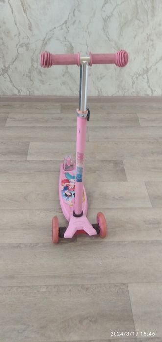 Продам самокат  для девочки