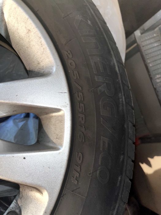 Алуминиеви джанти KIA с летни гуми 205/55/16 и оригинални KIА сензори