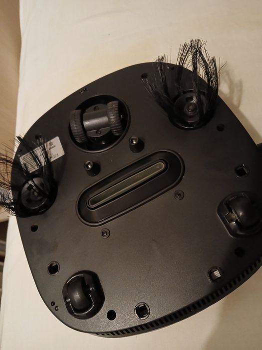 Продам "робот- пылесос" proffi home, пульт от жк телевизора б/у