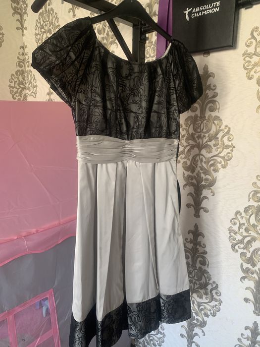 Платье фирмы SPORTMAX