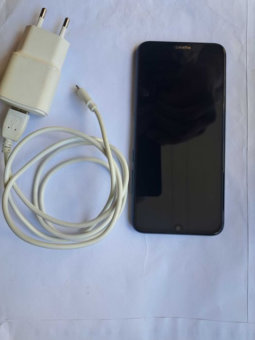Продавам много запазен Телефон Huawei Y6.Има 32 ГБ рам памет.