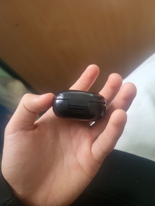 Продам оригинальные наушники Galaxy buds live.