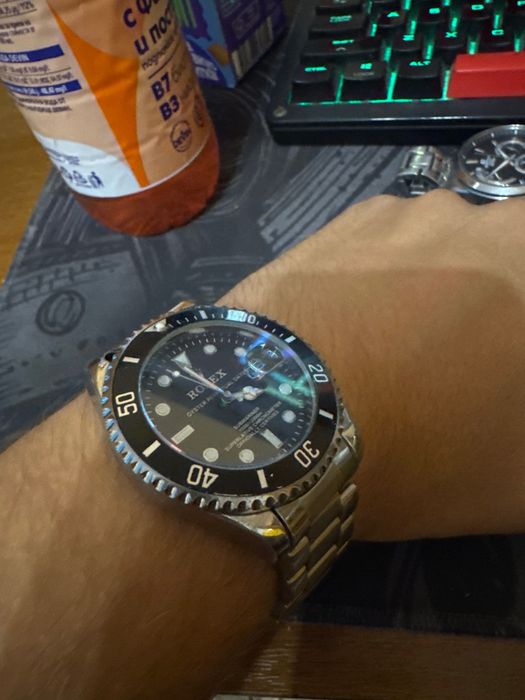 Часовник Rolex черен