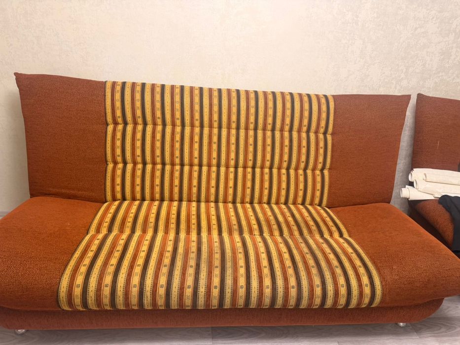 Диван б/у в нормальным состоянии. Самовывоз