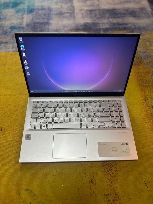 Asus Vivobook 15, i3 gen 10 , 4 gb ddr4, ssd nvme rapid