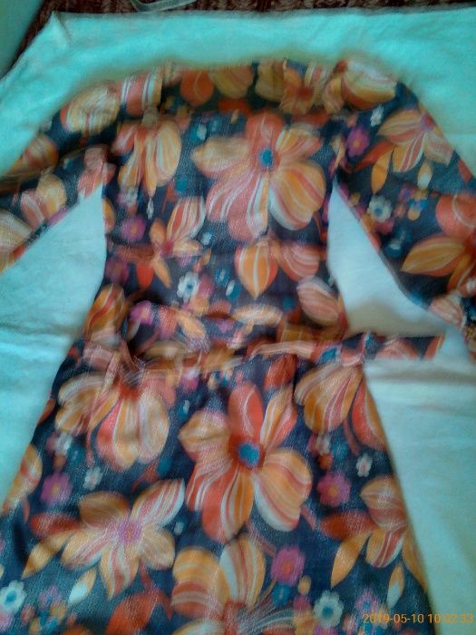 Продавам рокля  дамска официална.