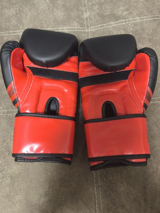 Боксерские перчатки 8oz