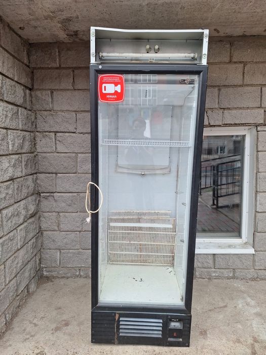 Продам витринный холодильник