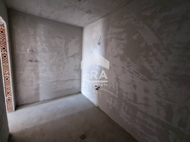 Тристаен апартамент на две нива за продажба, в новострояща се сграда с