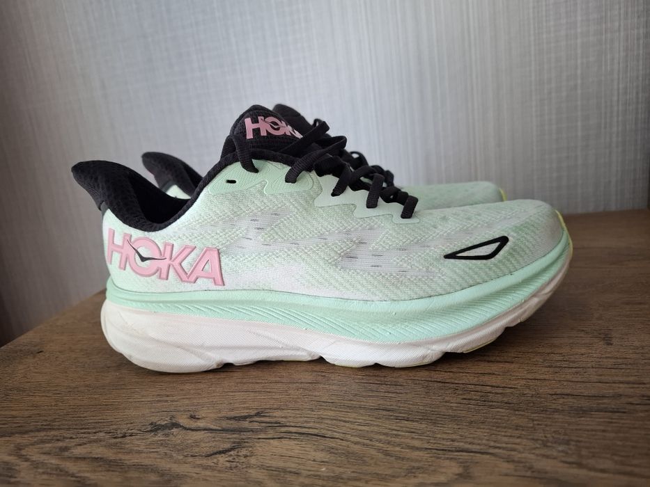 HOKA Clifton 9 маратонки 39 номер.