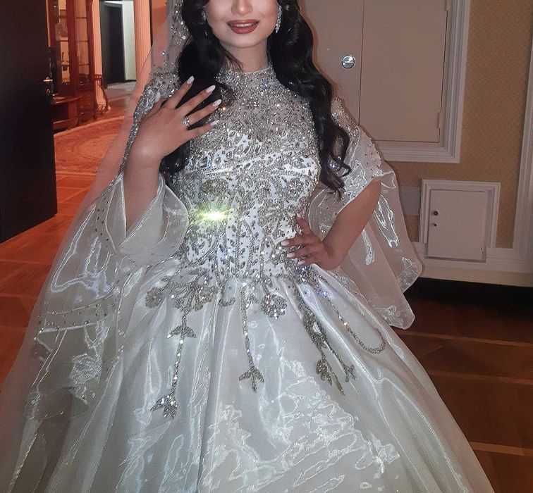 Свадебное платье продам срочно