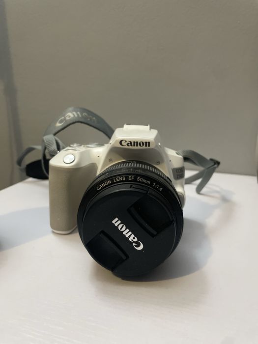 Canon eos 250d + obiectiv Ef 50mm+ accesorii