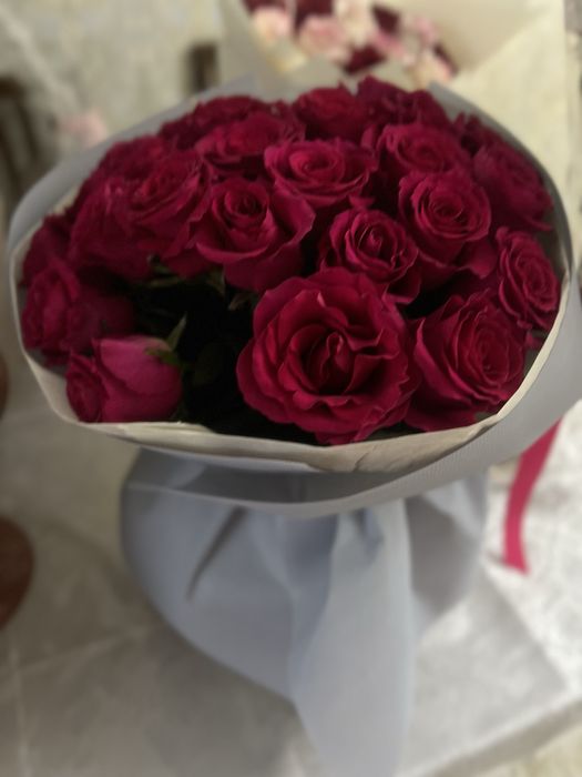 роскошные красные розы