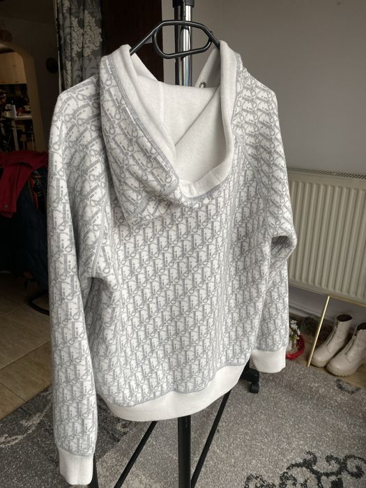 Hanorac cu doua fete nepurtat