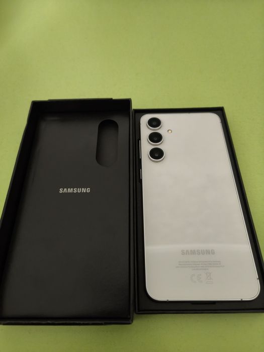 Samsung s24 fe в идеальном состоянии