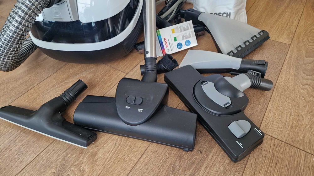 Bosch AquaWash&Clean Serie 4 2100W моюща прахосмукачка