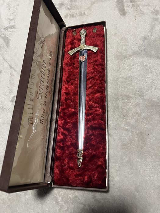 сувенирна кама в кутия в идеално състояние