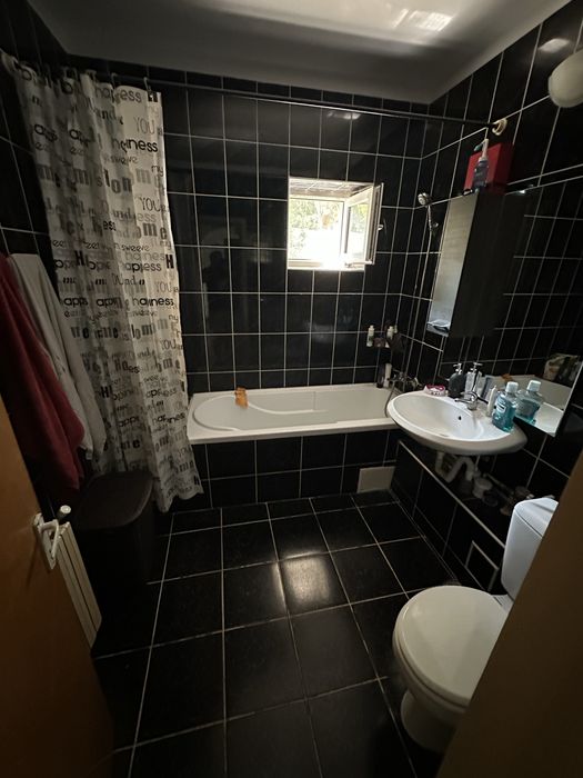 Apartament spațios de vânzare 125 mp Parter Zona Craiovei, lângă Școala Nr. 11
