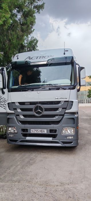 Mercedes Benz actors