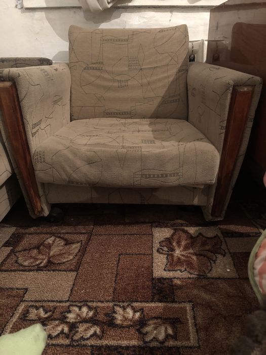 Bir ulken divan 2 kresla jagdayi jaksi