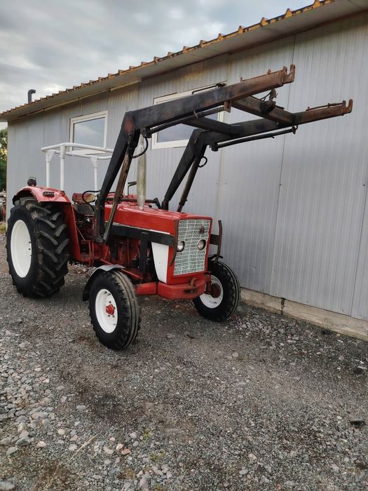 Tractor International 724 cu încărcător frontal