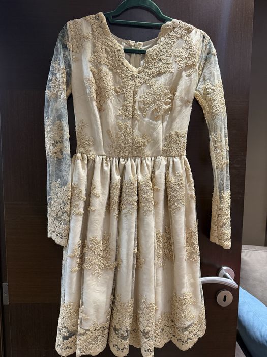 Дантелена рокля в златисто- кафяво