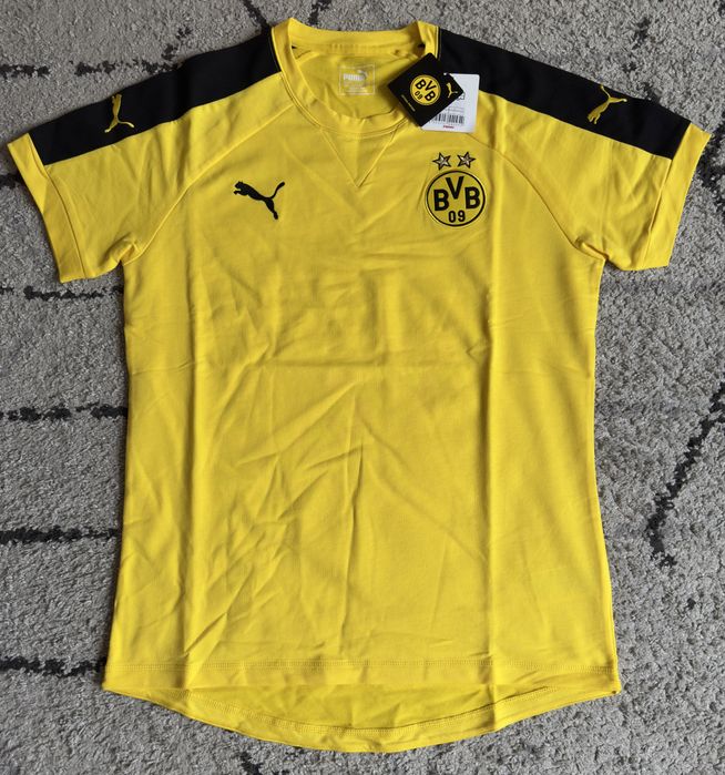 (12.01) Оригинални футболни горнища и тениски