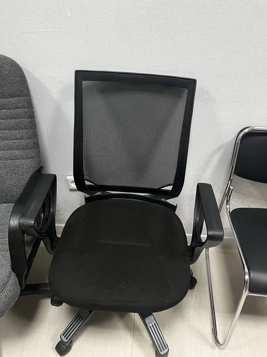 Продам офисные кресла