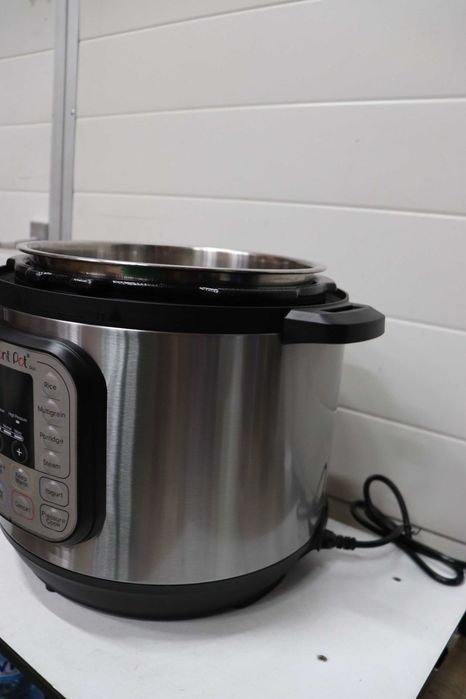 Мултикукър Instant Pot Duo 8л, 1200W, 13 автоматични програми, 37,6x33,5x35,6см