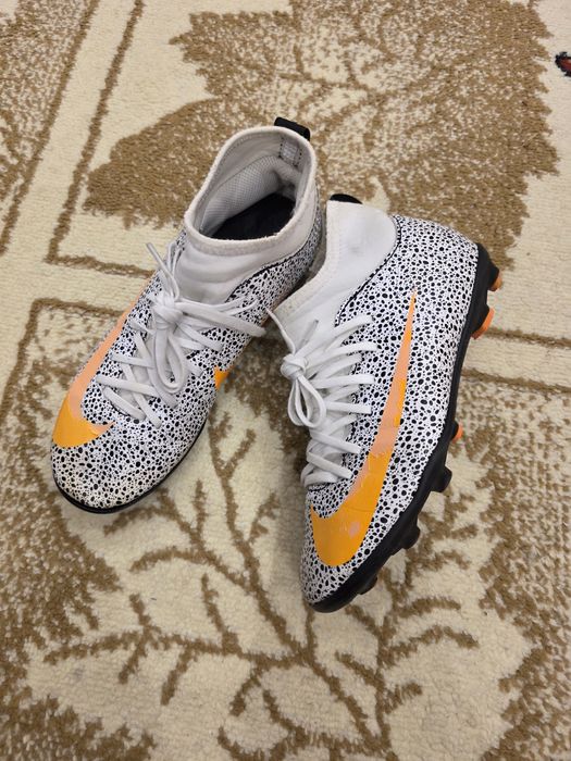 Ghete de sport Nike ( băieți), mărimea 32